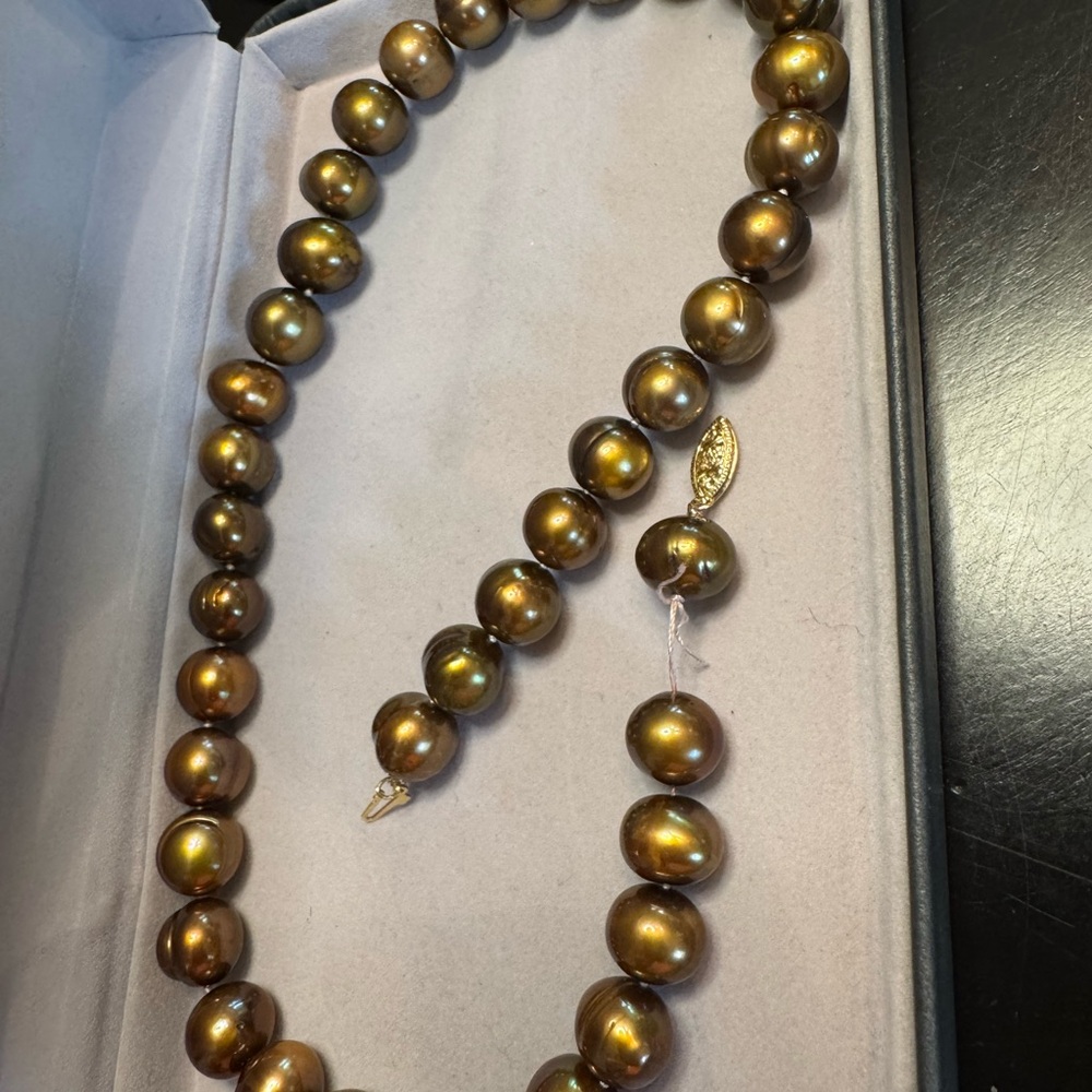 Elegant Chocolate Pearl Set